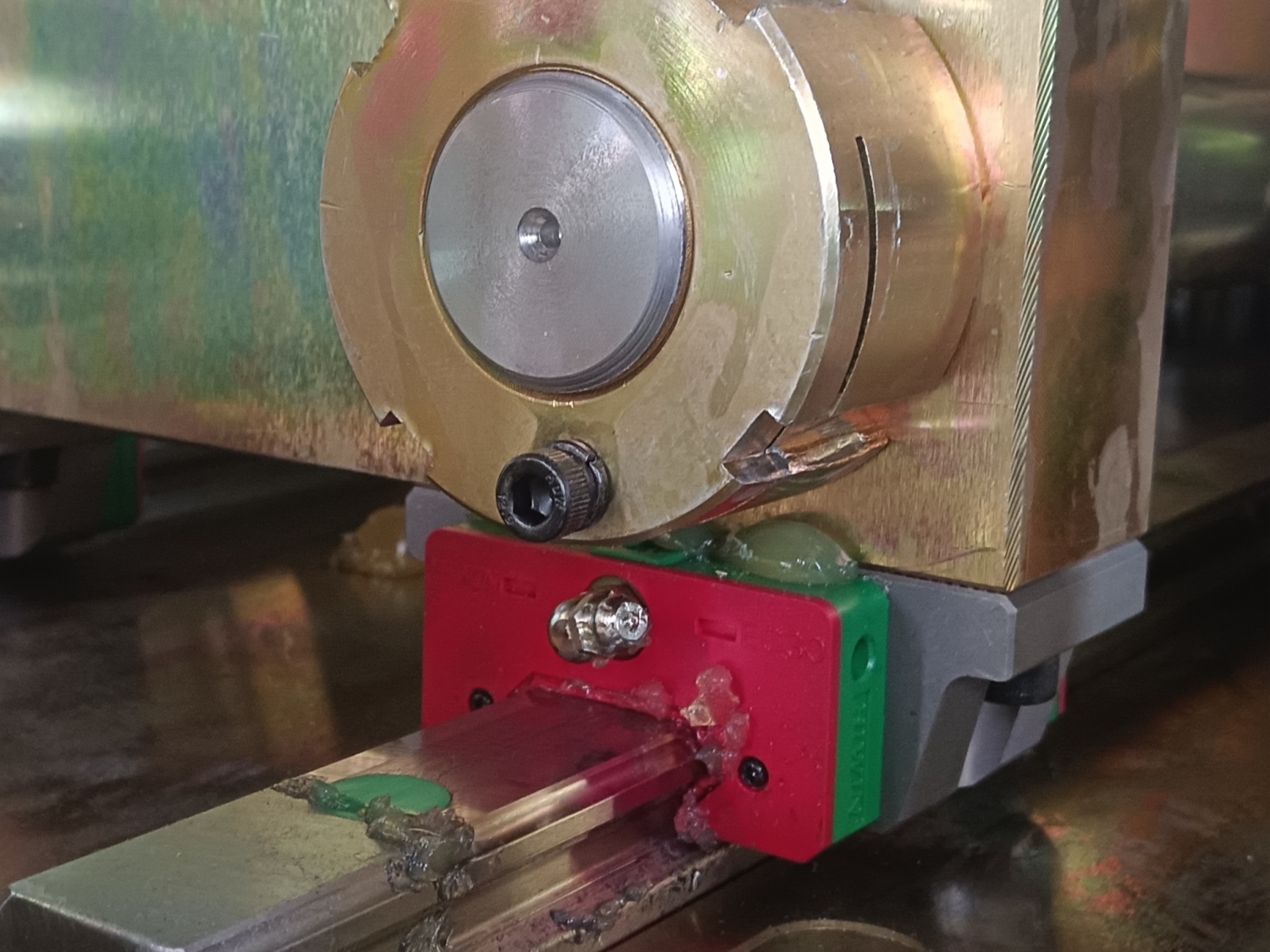 Linear guide insures quicker clamping_副本.jpg