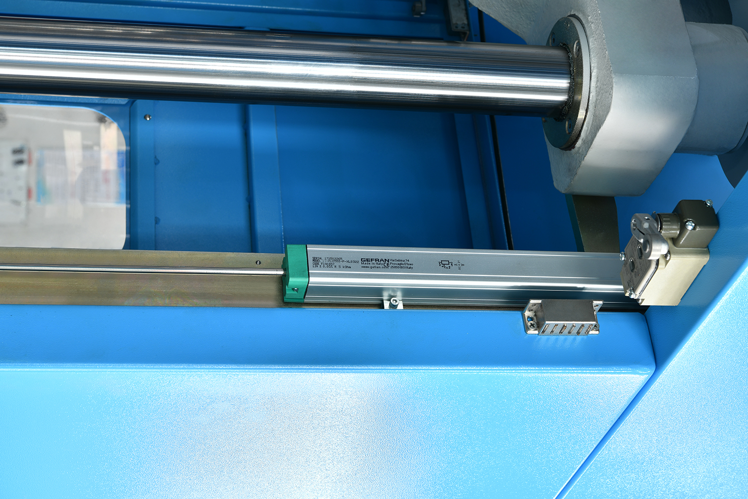 LW-120-V4 Compact Vertical ISBM Machine Versatile PET Bottle Production for Food, Pharma & Cosmetics solution