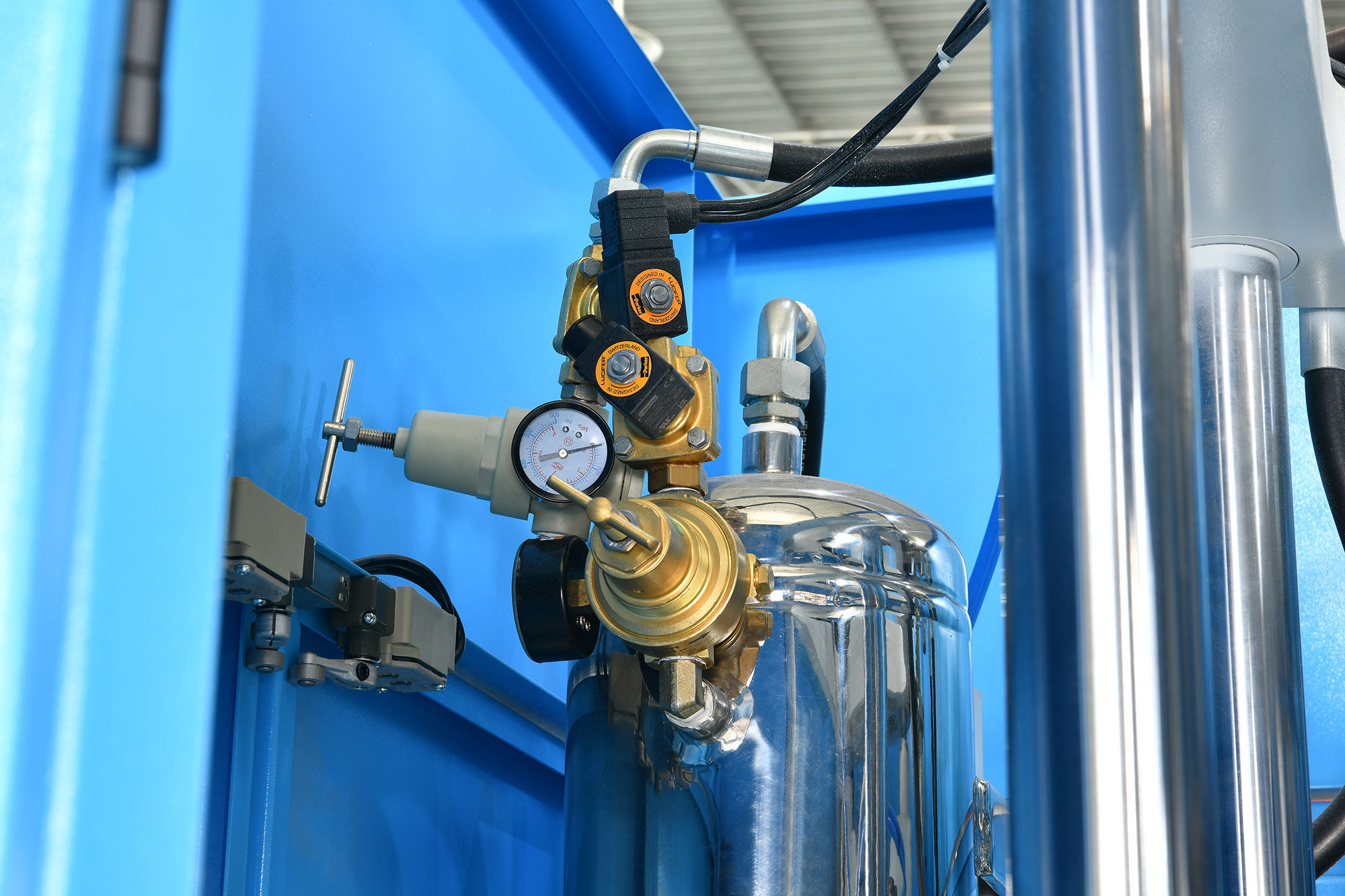LW-120-V4 Compact Vertical ISBM Machine Versatile PET Bottle Production for Food, Pharma & Cosmetics solution