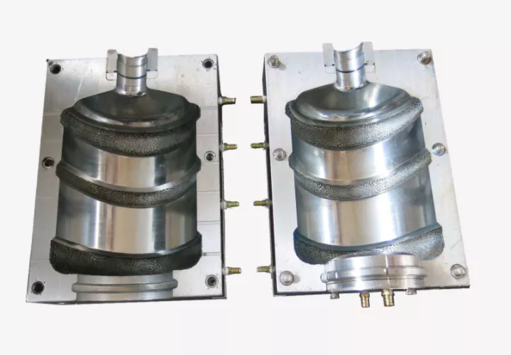 Large capacity water bottle mold